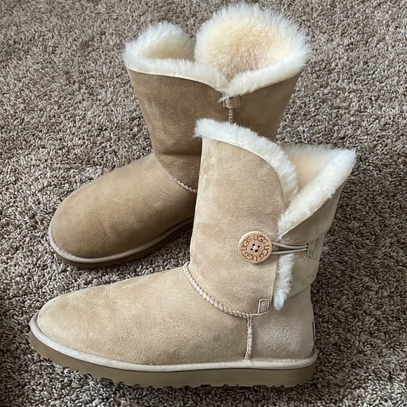 UGG Shoes - UGG Bailey Button II